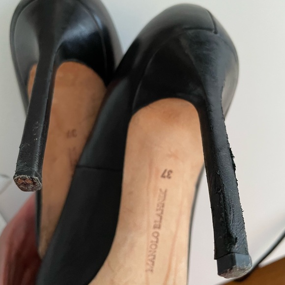 Classic Manolo Blahnik Calf Leather Pointed Toe Pumps (BB CALF 105) - Picture 6 of 6